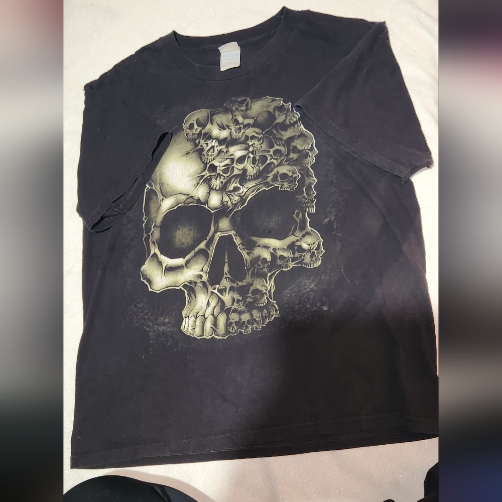 Vintage Tennessee Rivers Black Large Skull T-Shirt With small hole